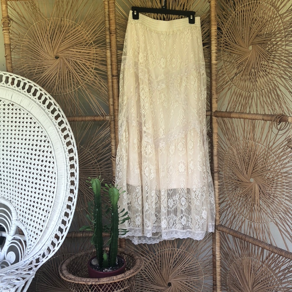 Lace maxi skirt size medium stretch waistband